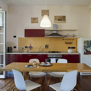 https://sunny-apartment-over-the-harbor.hotelitalianriviera.com